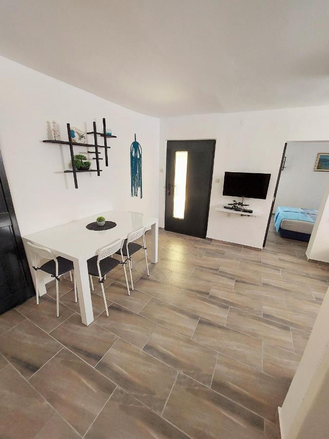 Apartments Maltasic Vir Exterior photo