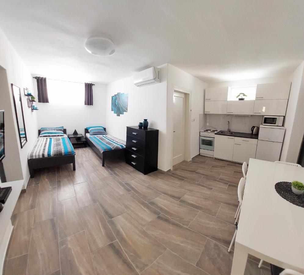 Apartments Maltasic Vir Exterior photo