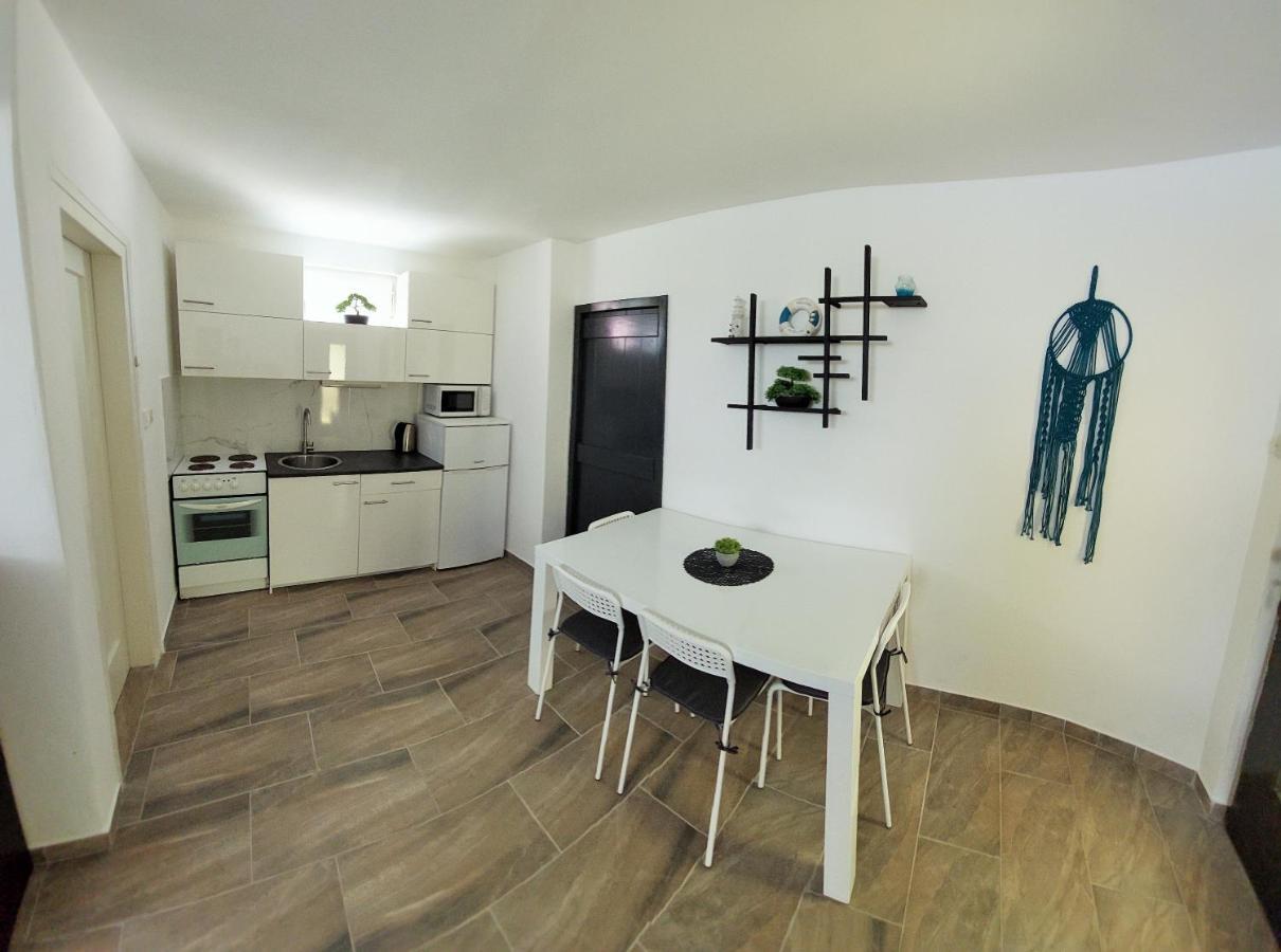 Apartments Maltasic Vir Exterior photo